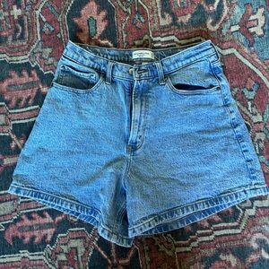 Abercrombie Curve Love Dad Short High rise 30/10